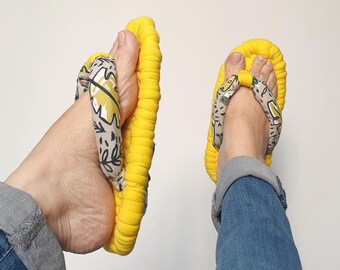 Handgefertigte Gelbe Nunozori Hausschuhe, Japanische Stoff Lounge Sandalen