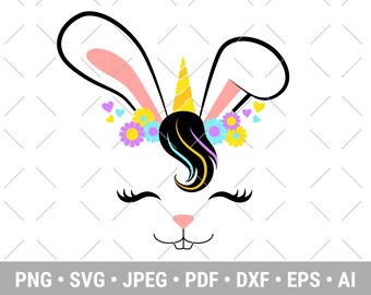 Pode incluir: Um coelho branco com orelhas cor-de-rosa e um chifre de unicórnio preto e amarelo. O coelho tem uma coroa de flores com flores roxas, amarelas e azuis. O coelho está piscando com os olhos fechados.