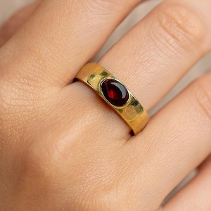 Red Garnet Ring, Boho Ring, 18k Vermeil Ring, Solitaire Ring, Promise Ring, Garnet Ring, Modern Ring, Garnet Jewelry, Bridesmaid Gift
