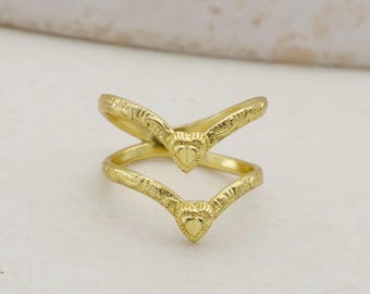 Adjustable Arthritis Relief Ring | Gold V Shape Support Ring for Finger Joint Pain | Open Comfort Wrap Ring for Women