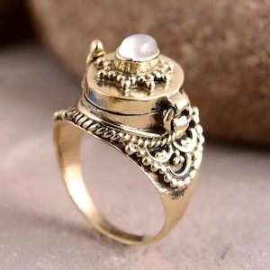 Moonstone Ring, Poison Ring, Moonstone Poison Ring, Vintage Gold Ring, Secret box ring, Poison Ring For Women, Poison Ring, Compartment Ring