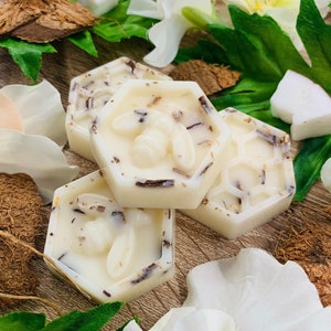 Coconut & Sandalwood Botanical Soy Wax Melts / 100% Vegan Cruelty Free