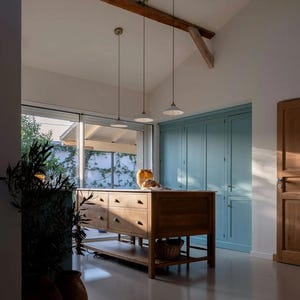 3D-planning | Op maat gemaakte landelijke keuken 'La Marine' van echt hout in Franse stijl – individueel, tijdloos | La Petite Chaux®