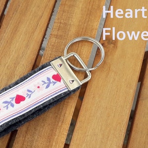 Schlüsselanhänger, Schlüsselband aus Filz Hearts