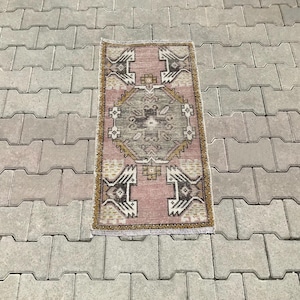 Turkish rug,Oushak rug,Vintage rug,Small rug,Small turkish rug,Small oushak rug,Small vintage rug,Turkish vintage rug,Vintage turkish rug,