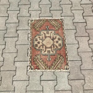小さなトルコ絨毯、小さなウシャク絨毯、小さなビンテージ絨毯、トルコ絨毯、ウシャク絨毯、ビンテージ絨毯、ハンドメイド絨毯、玄関マット絨毯、バスマット絨毯、アナトリア絨毯
