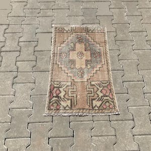 Turkish small rug,Oushak small rug,Vintage small rug,Handmade rug,Anatolian rug,Natural rug,Handwoven rug,Bohemian rug,Faded rug,Pastel rug,
