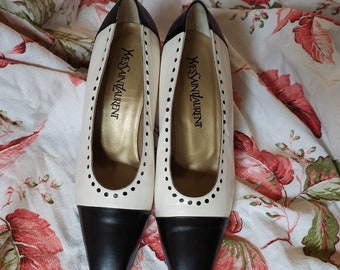 Zapatos de tacón alto Vintage Yves Saint Laurent Classic bicolor blanco y negro / tamaño IT 37 1/2
