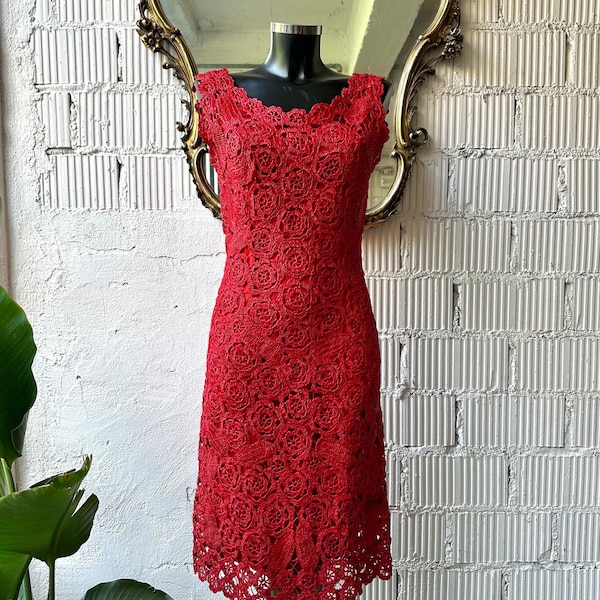 Vintage 1960s red crocheted raffia midi dress