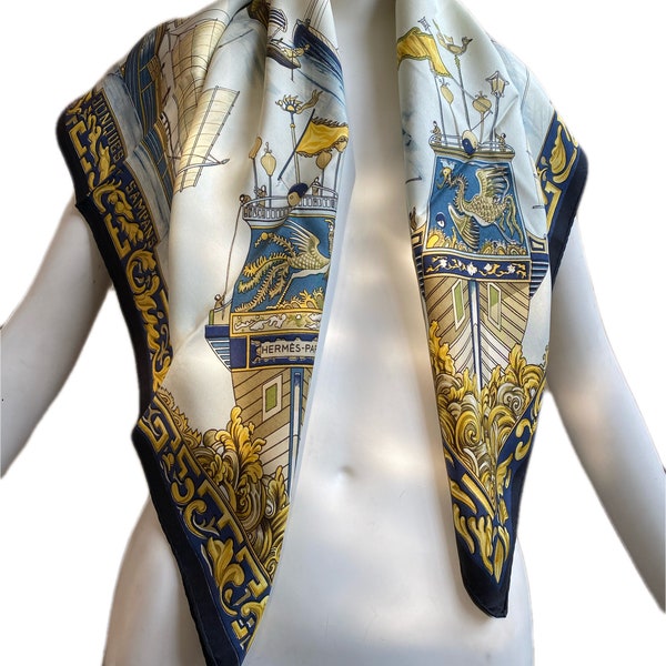 Superbe foulard en soie Hermès 'Jonques et Sampans' conçu par Françoise de la Perrière