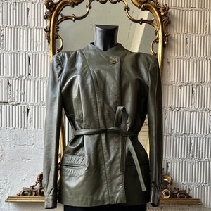 Belle veste en cuir vert olive foncé des années 80