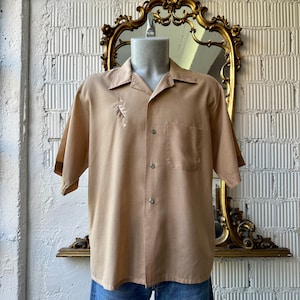 Vintage 1960s Men&#39;s sand brown Short-Sleeve shirt with embroidered detail