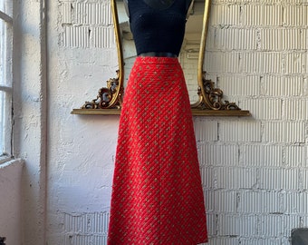 Maxi A-Linien-Rock Praire / Folk Vintage 70er Jahre Stil_ Gesteppt rot mit grünem Aufdruck