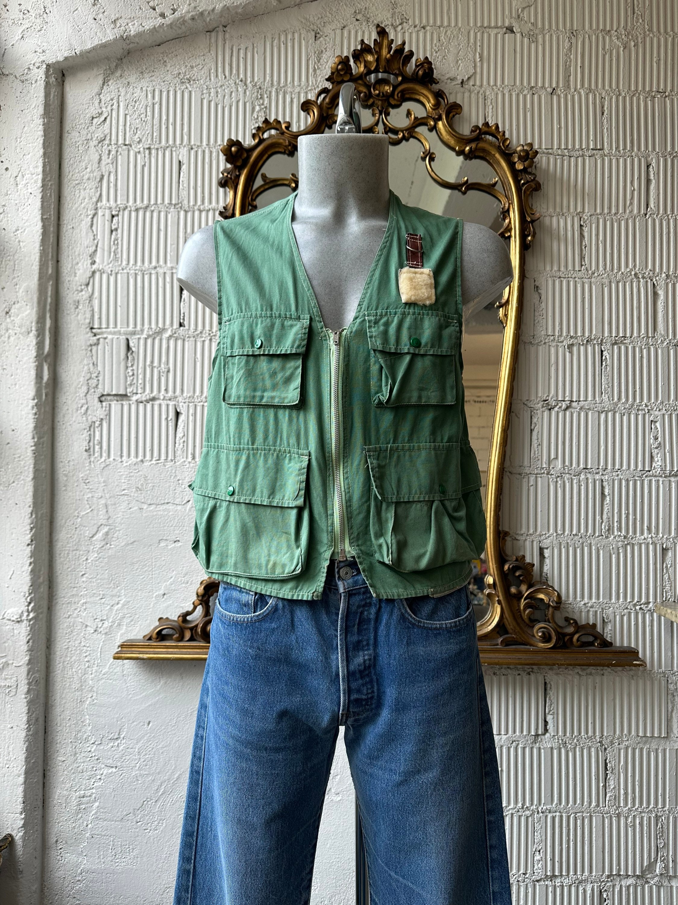 Vintage 1960s Sage Green Multi-pocket Fishing Vest Size S 