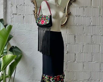 Conjunto Moschino Vintage 2001: Falda midi y bolso de satén bordado, look de archivo
