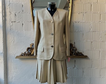 Vintage late 1970s / early 1980s white and beige two piece pleated skirt suit / over the knee pleated skirt and matching jacket