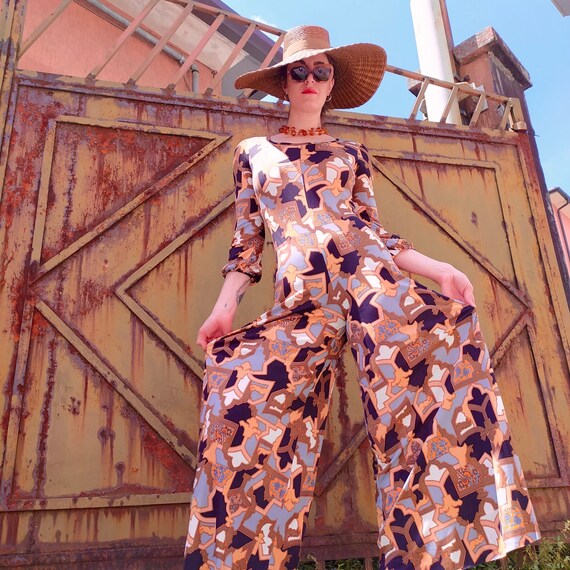 70S SUIT