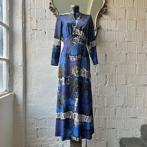 Vintage 1970s blue abstract print Maxi Dress with sparkly lurex thread / 70s disco dress