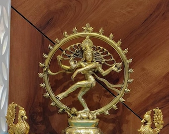 39 cm große Nataraja Statue aus Messing: Tanzende Shiva Skulptur