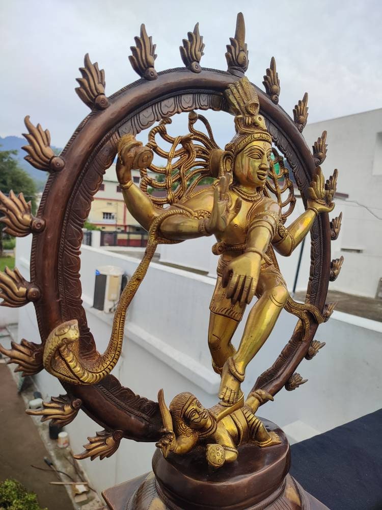 23インチの真鍮製踊るシヴァ・ナタラジ像（ヒンドゥー教の舞踏神