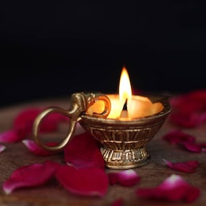 Diya de latón - Pequeño quemador de aceite deepak para puja, hogar, oficina, hotel, decoración de templo, mecha de aceite diya - decoración diya auspiciosa, lámpara diya tradicional