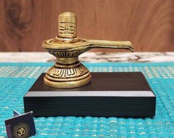 Messing Shiva Lingam Idol mit Holz Sockel - Tempel Dekor (3 Inch)