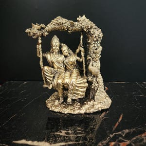 Radha Krishna Messingstatue: 15 cm großer Gott der Liebe auf Schaukel Bild 7