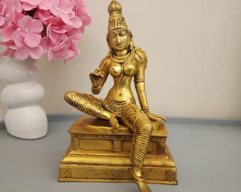 インドの豊穣の女神、真鍮の女神パールヴァティの偶像装飾品