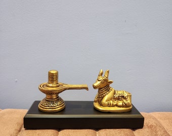 Ídolo de Nandi Shivling de latón con base de madera – Decoración para templo hindú