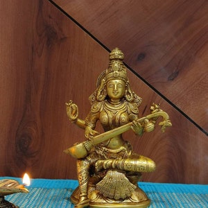 Standbeeld van Saraswati - 7,5" inch messing Saraswati-sculptuur van kennismuziek zittend Saraswati met Veena - onderwijsgodin kunst en wijsheid