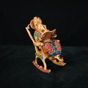 Messing Ganesha-beeld: leesboek over schommelstoel, geluksdecor (6,5 inch)