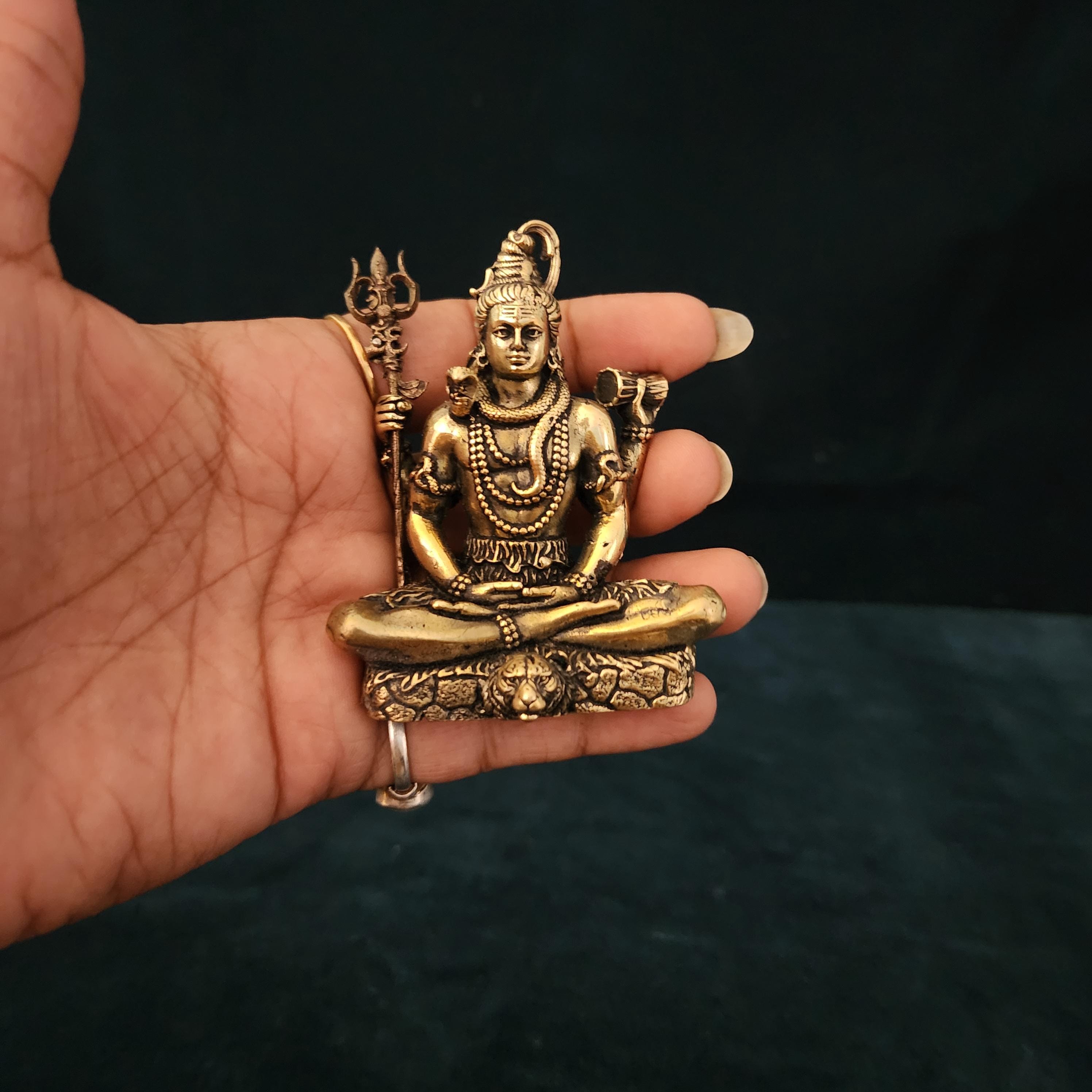 小さなシヴァ神像 - 3インチの極上真鍮製ファミリーギフト。シヴァ神像