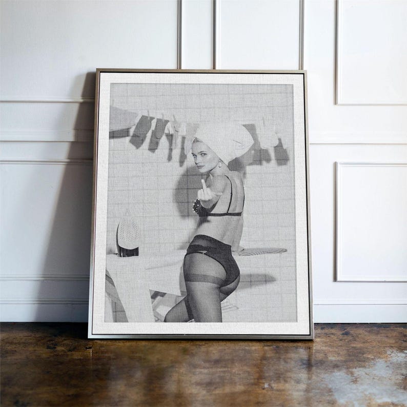 Impresión divertida de lavandería, arte mural vintage de lavandería de pin-up, póster retro de decoración de lavandería, letrero atrevido de lavandería, arte humorístico de lavandería imagen 1