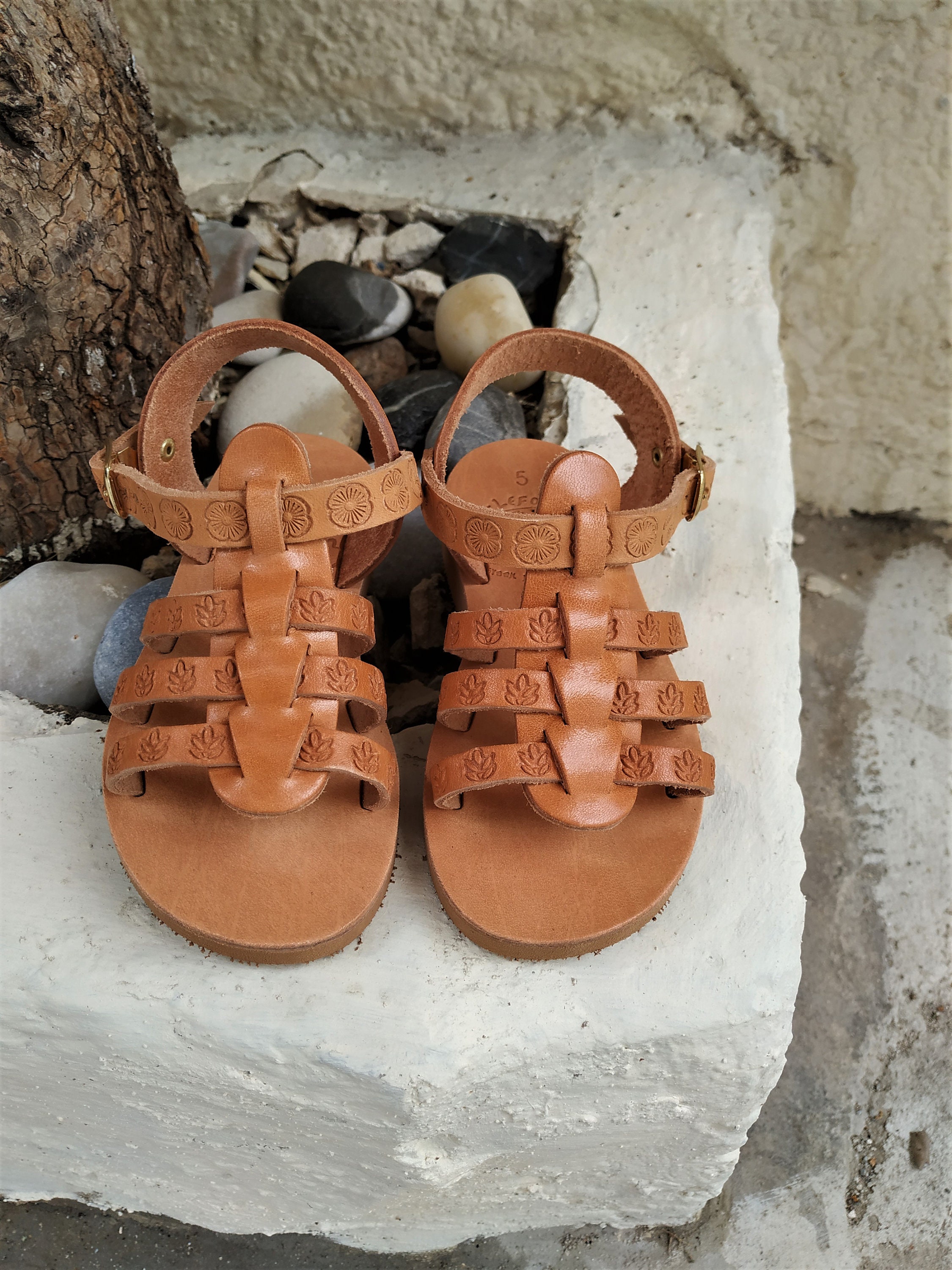 Griekse leren sandalen kindersandalen zomerschoenen handgemaakte sandalen Romeinse sandalen customadesandalen handgemaakt GLATIATOR TOOLED KIDS Etsy Nederland