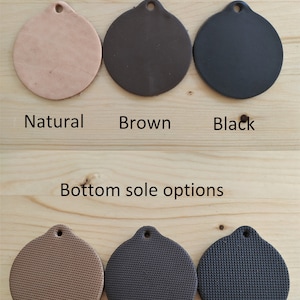 K&ouml;nnte beinhalten: Obere Sohlenoptionen: Natur, Braun, Schwarz. Untere Sohlenoptionen: Beige, Braun, Schwarz. Leder- und Gummisohlen f&uuml;r Schuhe oder Stiefel.