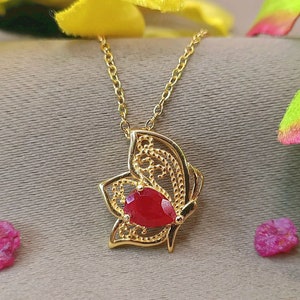 Echte natürliche Rubin Schmetterlingskette - Goldener Edelstein Juwel Anhänger - Handgefertigtes Schmuckgeschenk von MineralAuraFR für Her-Box