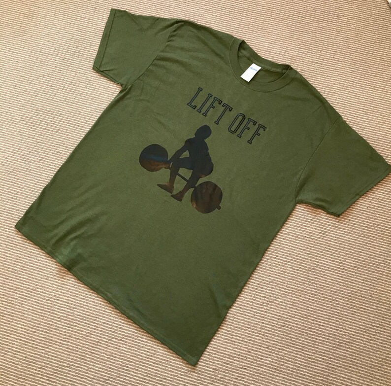 weight lifting and sportfitness. Perfect for training Men/'s Printed GymWorkout T-shirt with quote /'Lift Off/' Motivational and practical