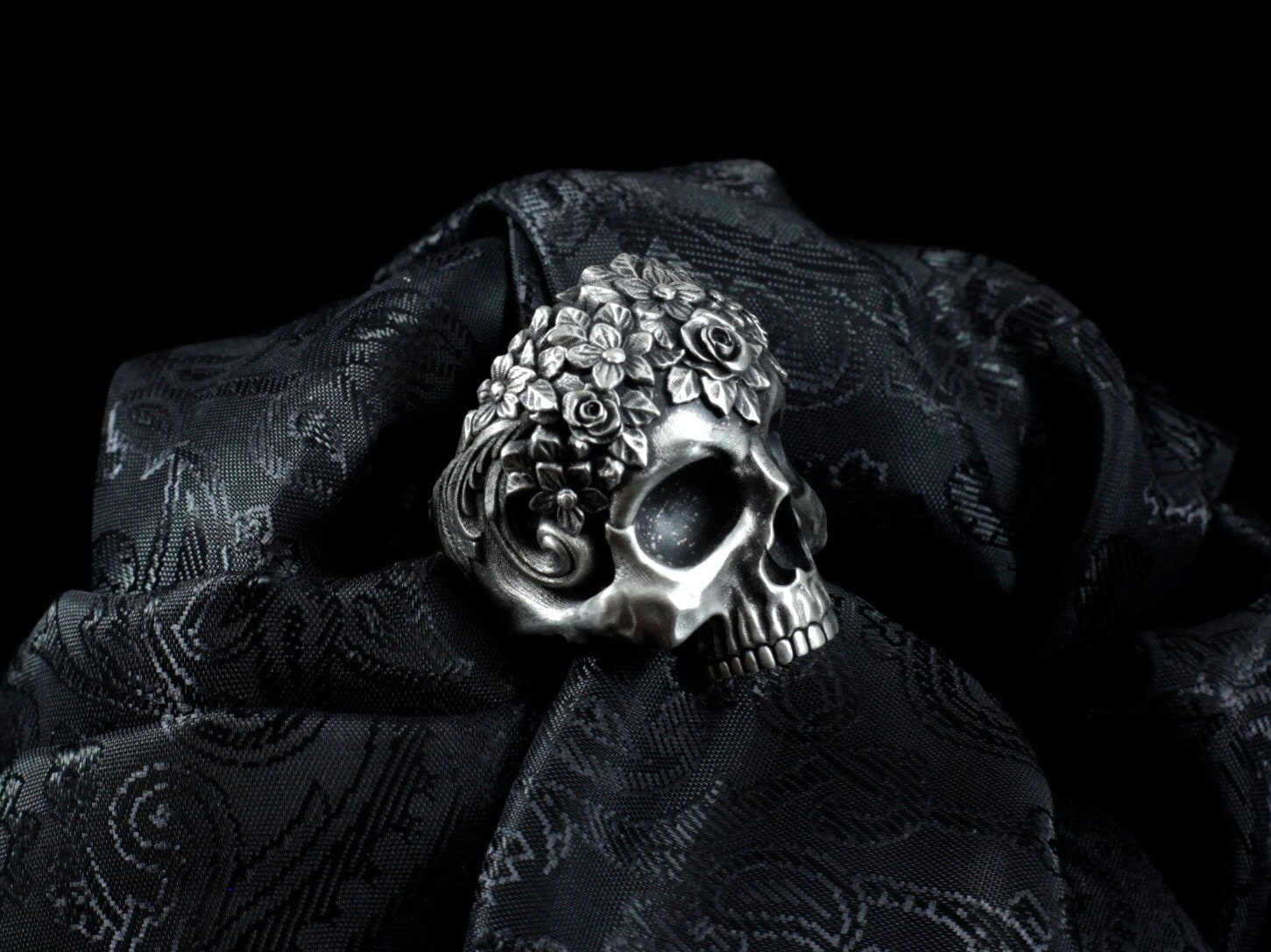 Personalized Skull Ring With Roses, Men Gift Ring, Men Biker Ring, Gothic Skeleton Ring Art, Halloween Skulls