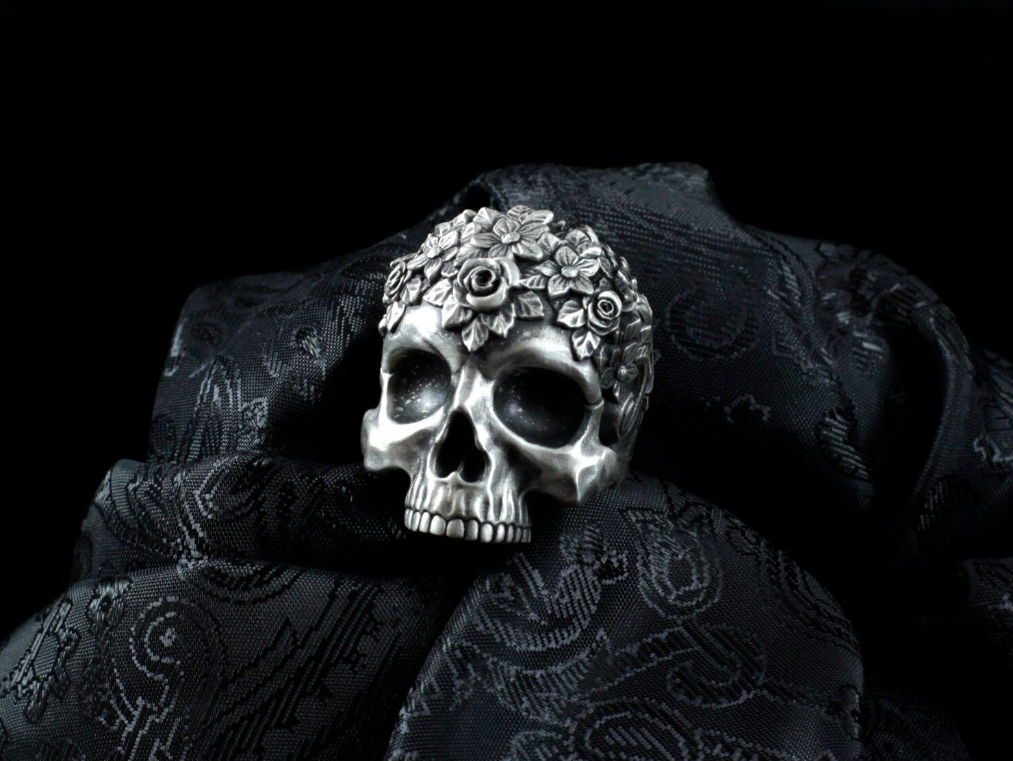 Personalized Skull Ring With Roses, Men Gift Ring, Men Biker Ring, Gothic Skeleton Ring Art, Halloween Skulls