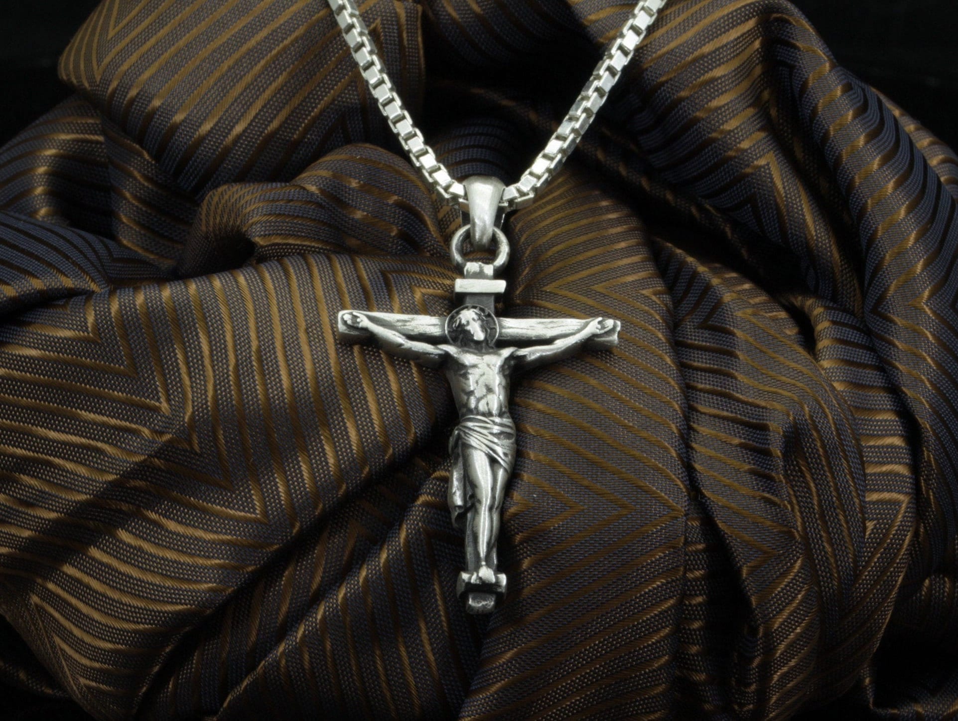 Silver jesus hotsell cross necklace