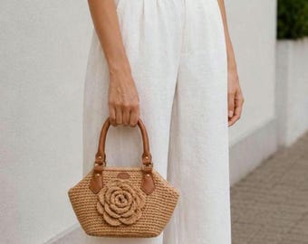 Bolso de mano de ganchillo hecho a mano, color beige, con rosa en 3D y asas de cuero.