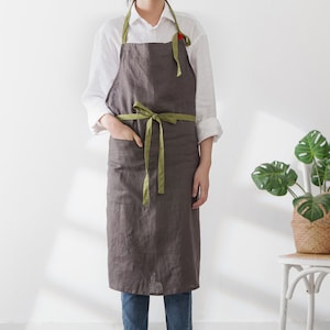 The front looking of charcoal linen apron which is dressed on.
