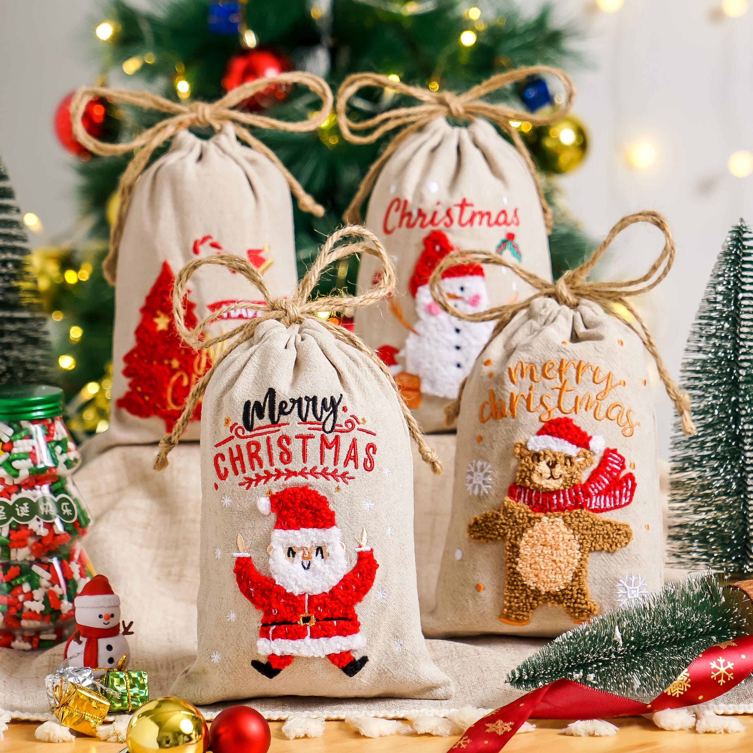 Merry Christmas Gift Linen Bag, Kids Present Gift Santa Bag with Drawstring, Christmas Party Gift Bags for Xmas Gift Bag Set of 4