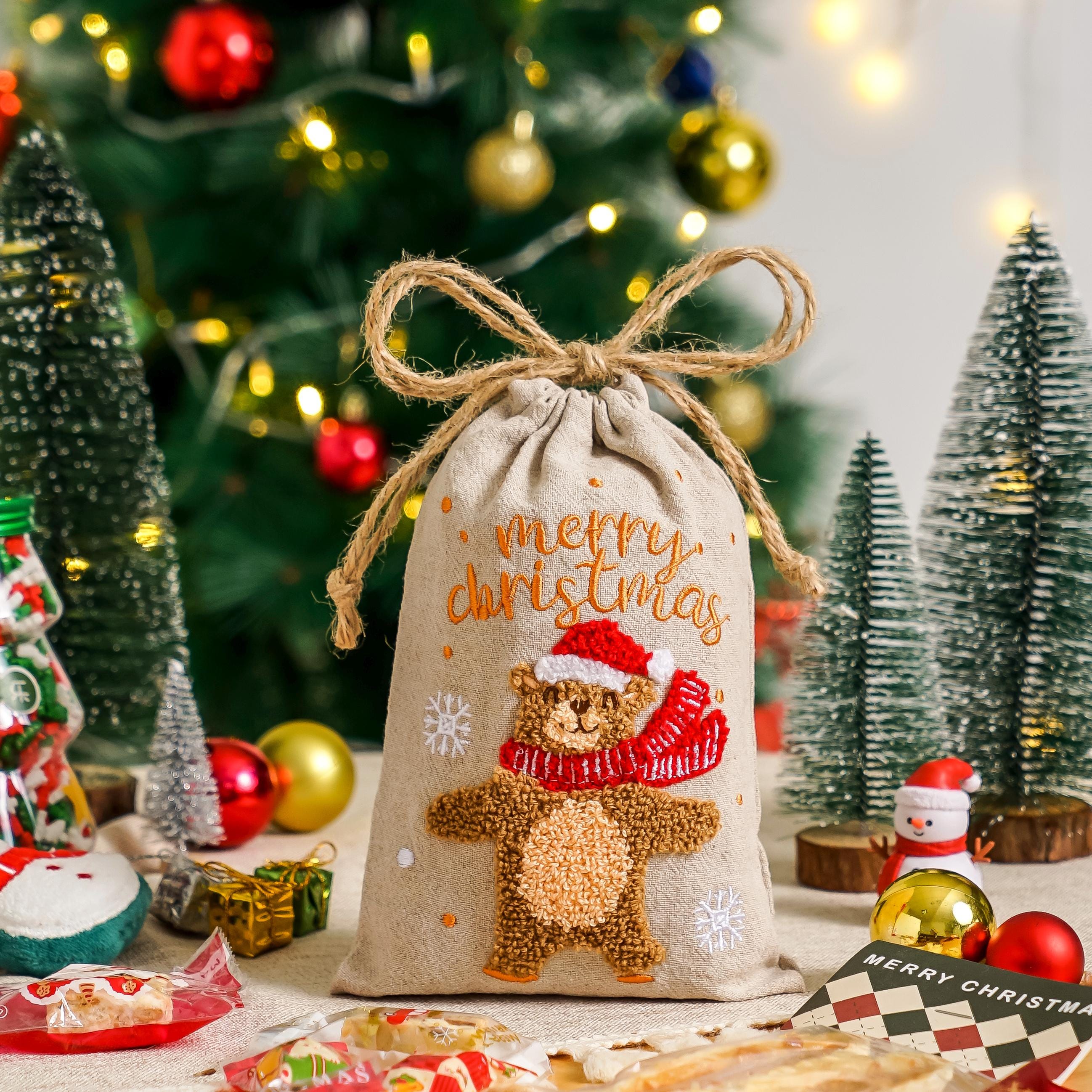 Merry Christmas Gift Linen Bag, Kids Present Gift Santa Bag with Drawstring, Christmas Party Gift Bags for Xmas Gift Bag Set of 4