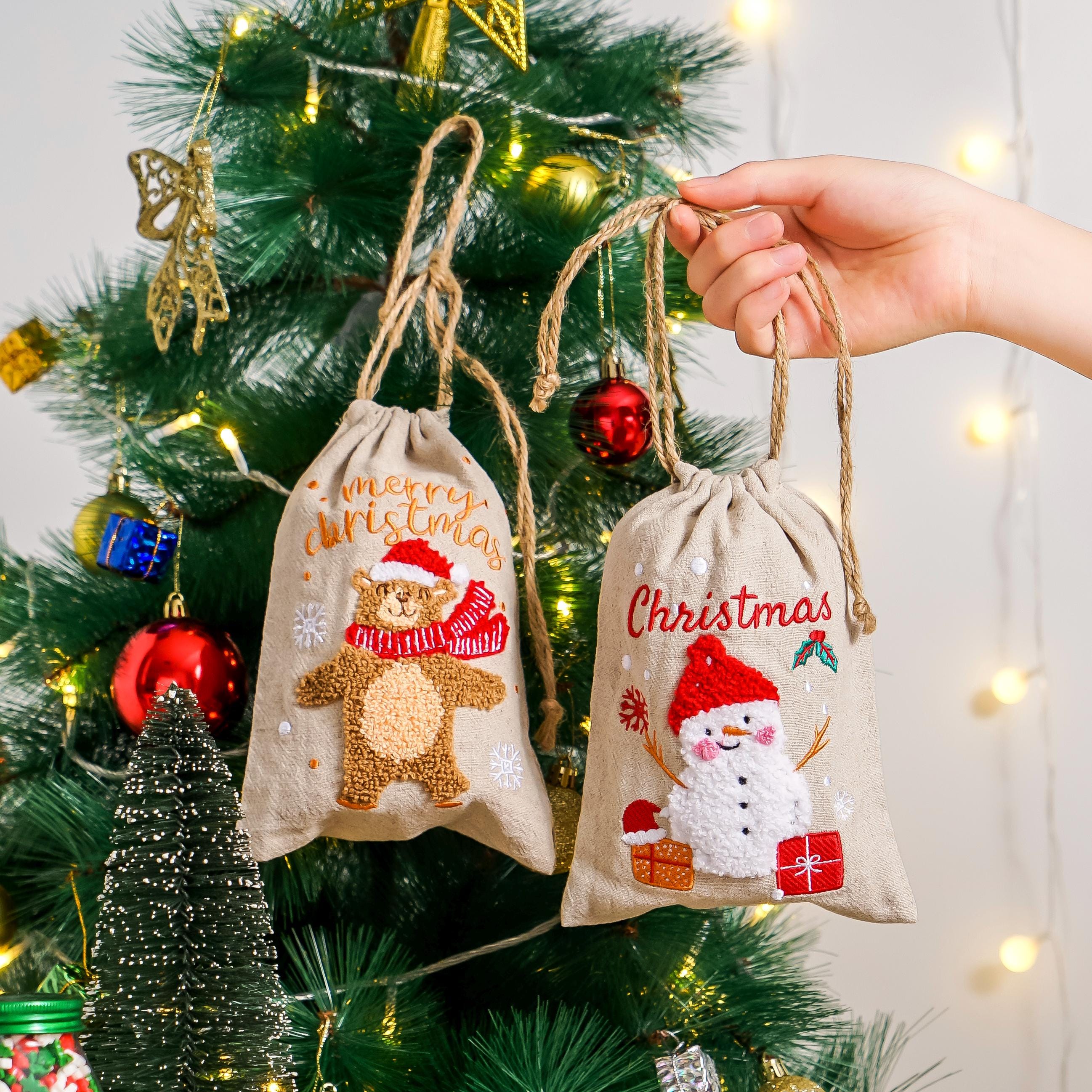 Merry Christmas Gift Linen Bag, Kids Present Gift Santa Bag with Drawstring, Christmas Party Gift Bags for Xmas Gift Bag Set of 4