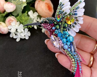 Hummingbird brooch Beaded blue bird pin Handmade jewelry accessories Gift for grandma for Mother's Day