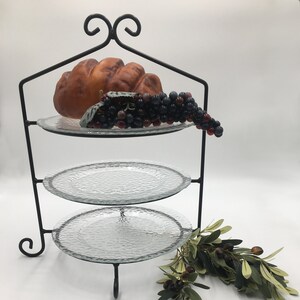 Two tier store plate holder