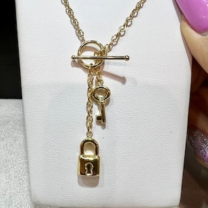 Yheakne Boho Rhinestone Lock Pendant Necklace Silver Paper Clip Chain  Choker Necklace Cz Paved Padlock Necklace Circle T Bar Toggle Necklace  Chain