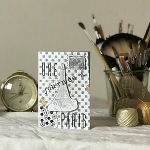 Una giornata a Parigi !  Biglietto in bianco e nero con Tour Eiffel e timbro postale - Un messaggio parigino accattivante - Handmade