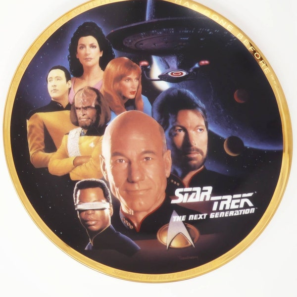 Star Trek Next Generation "The Crew" 1993 collector's plate with Cert. of Authenticity. Limited edition, made in Japan and for DISPLAY ONLY.